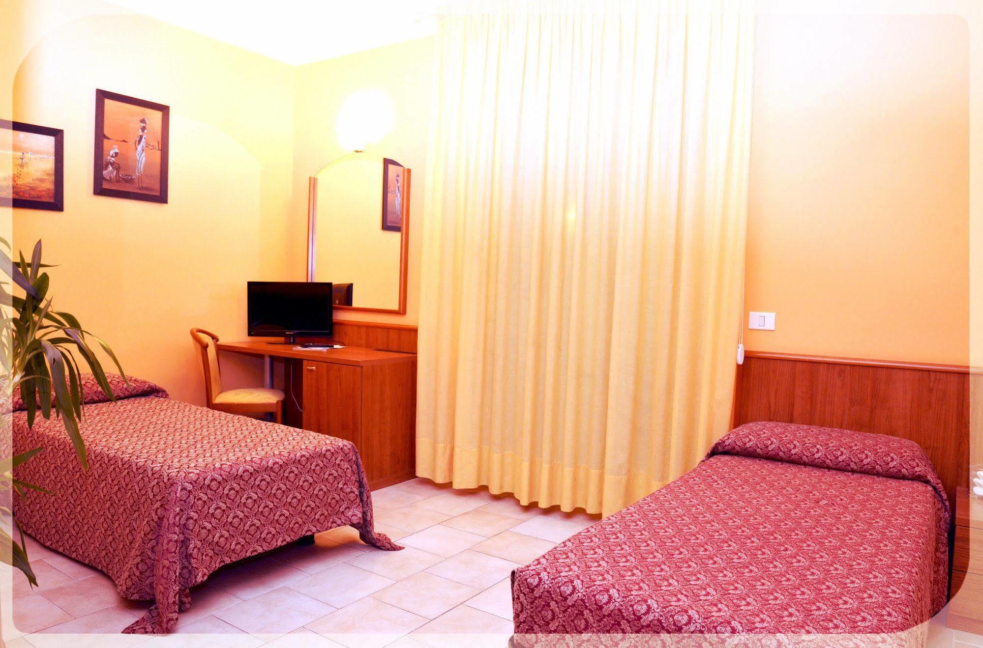 Hotel E Appartamenti La Solaria San Giovanni Rotondo Buitenkant foto